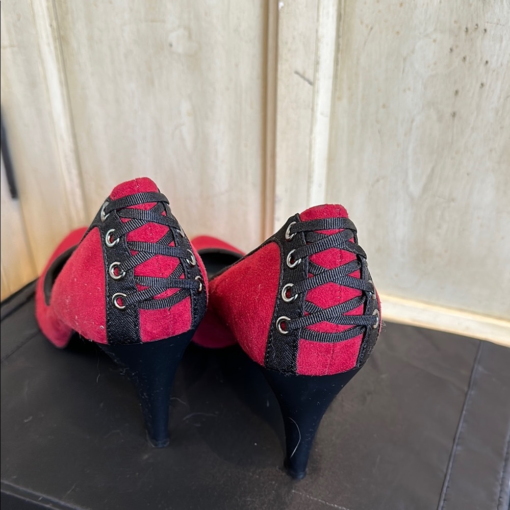 Elegant Red & Black Women's Heels - Picture 3 of 3